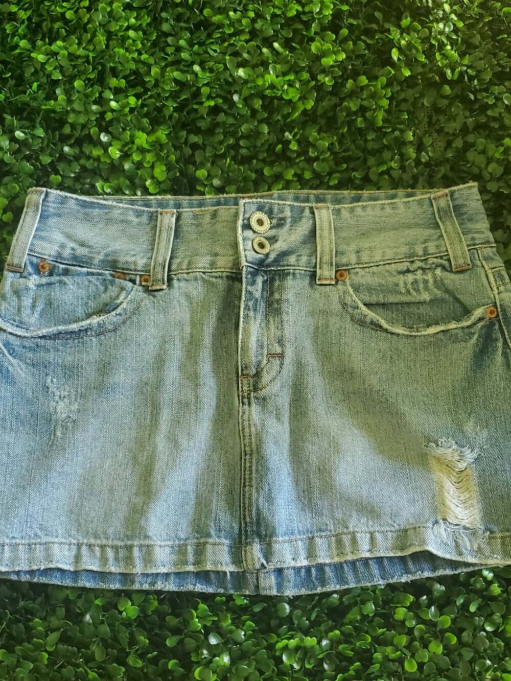 American Eagle Light Wash Distressed Denim Mini Skirt 8